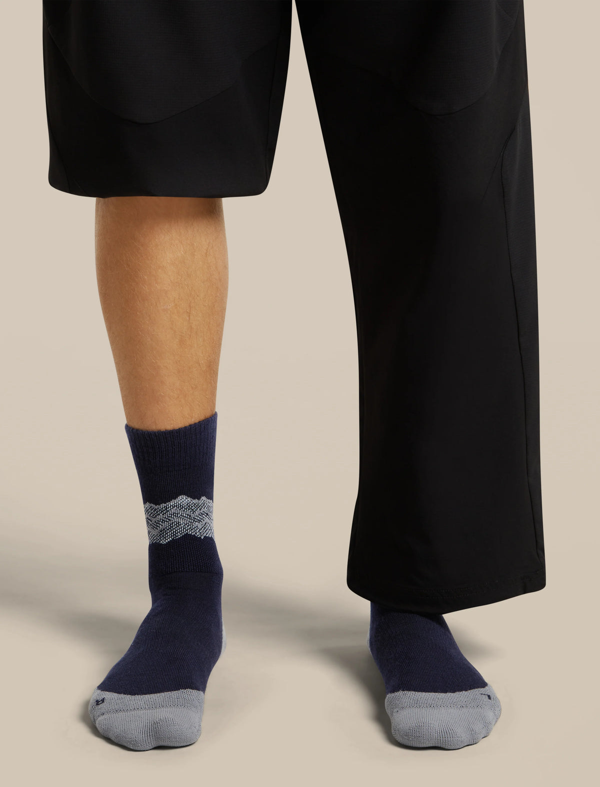 Men's Merino Hike+ Medium Crew Across the Peaks Socks